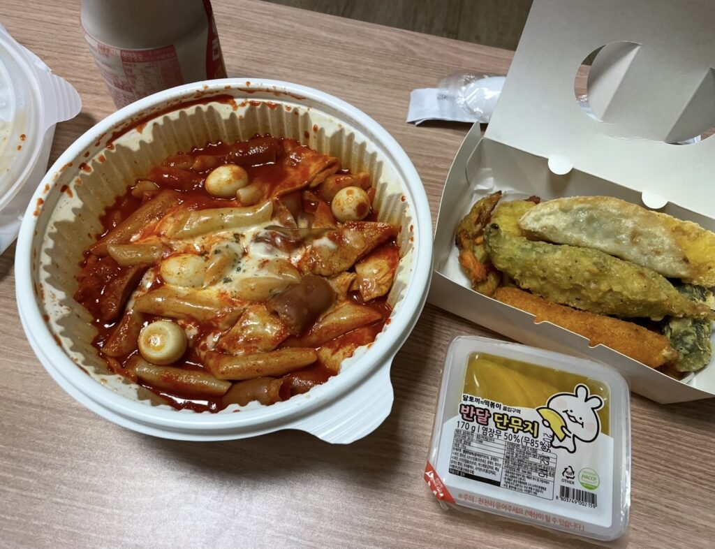 “a front-facing view of the dal tokki tteokbokki mild package, showing a design that reflects the gentle and non-spicy mood of the flavor