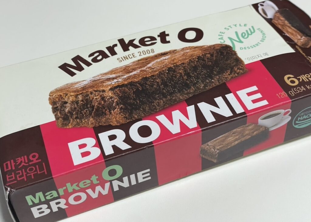 an image of the front packaging of the rectangular, dark and delicious chocolate-colored market o brownie product.