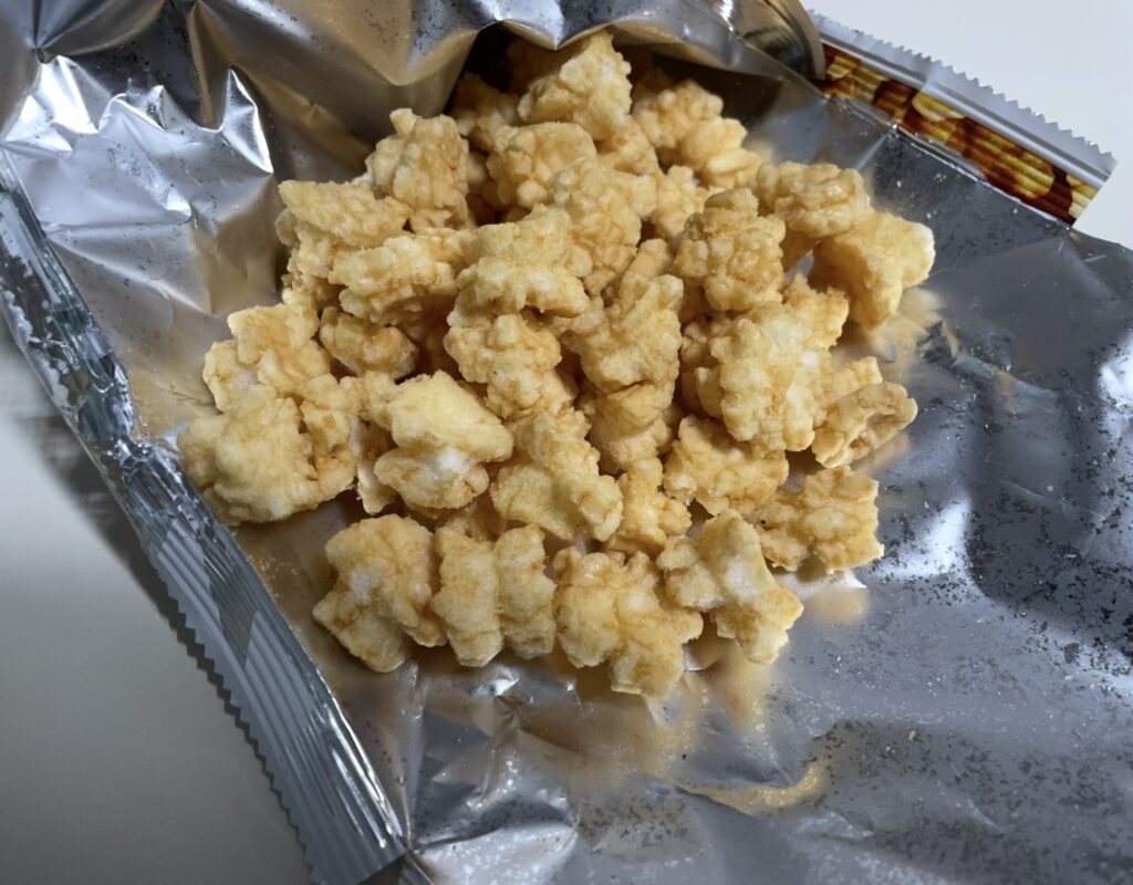 the puffy pieces occupy a large volume, a common observation in any detailed korean snack review of this produc