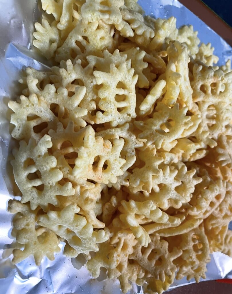 A close-up photo of the crab-shaped cracker, highlighting its crispy texture and korean snack flavors.